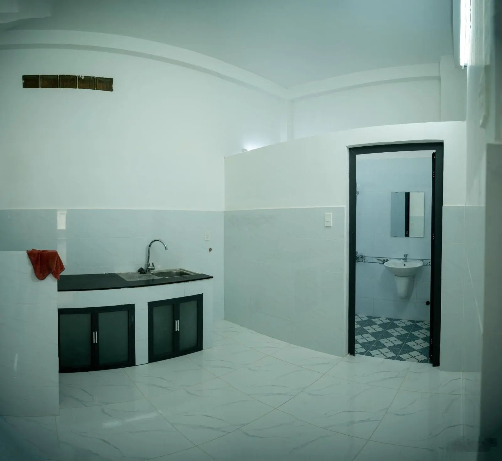 Nhà 1 trệt 1 lầu hẻm ô - tô tránh Trần Quang Diệu, Q.3 ngang 4,3m, xe vào tận nhà