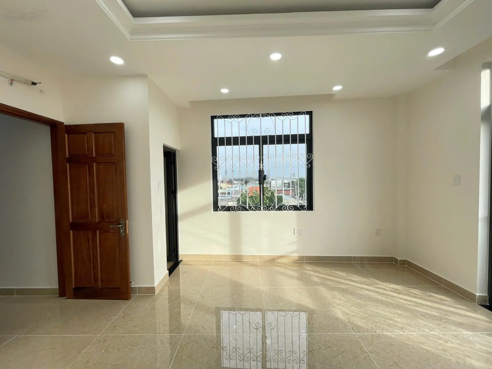 Nhà 1 trệt 5 lầu có thang máy ven sông Sài Gòn - khu nhà phố đồng bộ đường 9m liền kề Vạn Phúc City