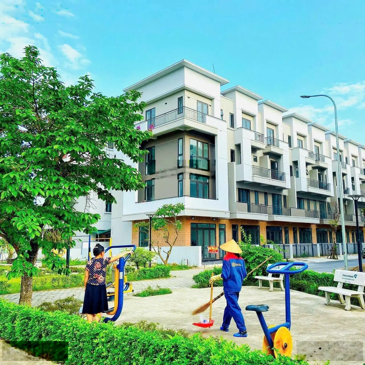Duy nhất 1 căn shophouse 4 tầng đã có sổ hồng lâu dài giá chỉ 4,x tỷ _ mua là lời