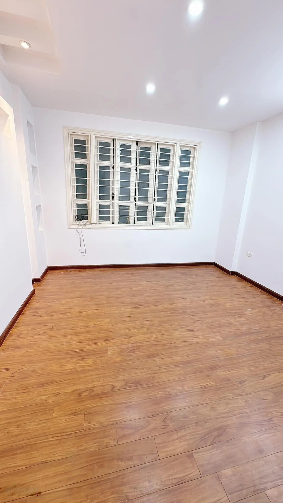 Bán nhà: Phố Hào Nam Đống Đa, 5 tầng, kinh doanh, mặt tiền, 4,2m, DT 34m2, giá 6,5 tỷ