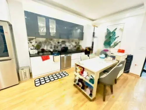 Bán siêu phẩm mặt phố Cổ Linh, 7 tầng, diện tích 82m, thang máy, kinh doanh khủng, giá 28,3 tỷ.