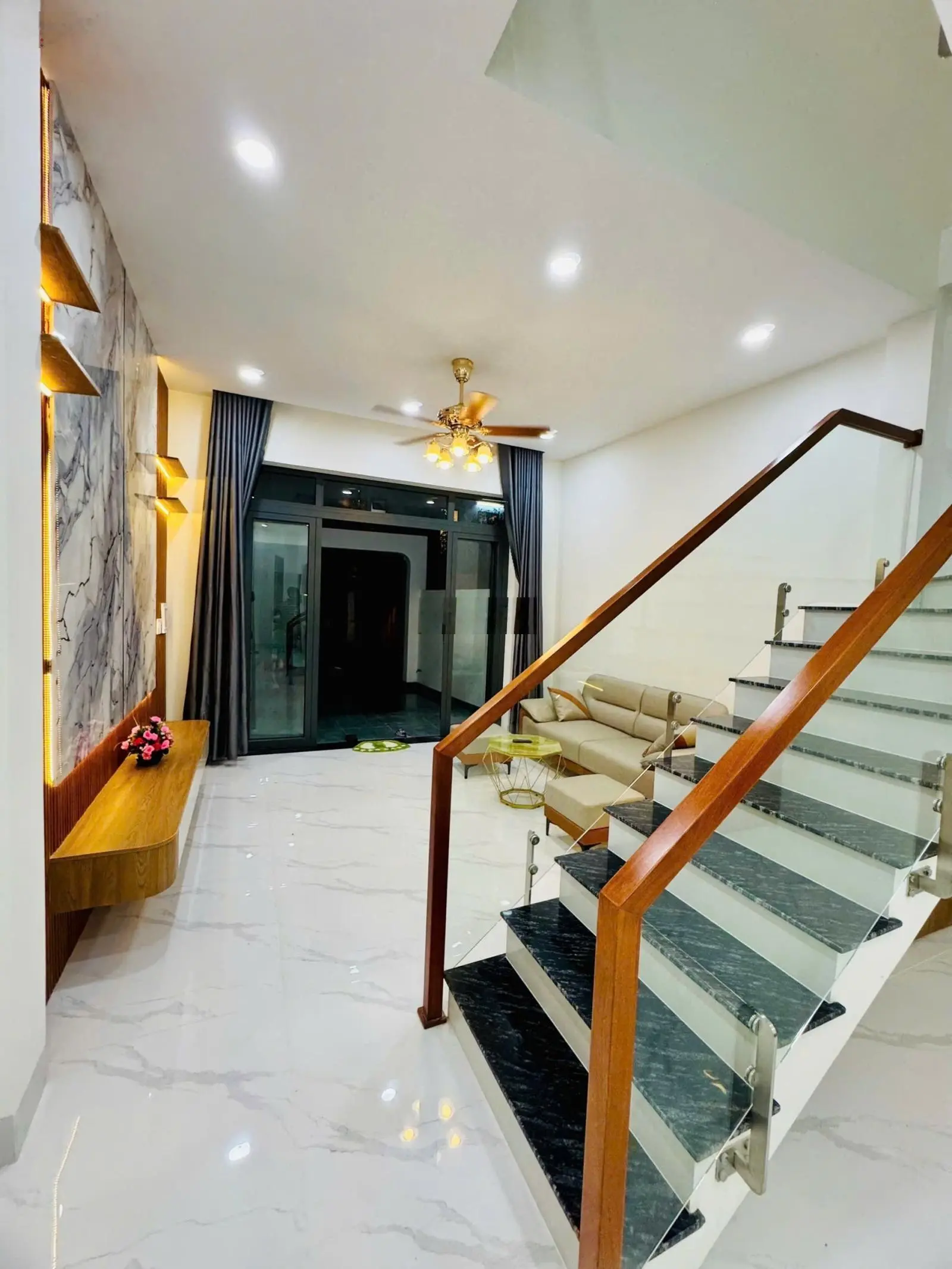 Bán nhà Phú Hoà , giá rẻ nhất khu , có đầy đủ nội thất và nhà rất đẹp , 2pn 2wc giá chỉ 2ty550