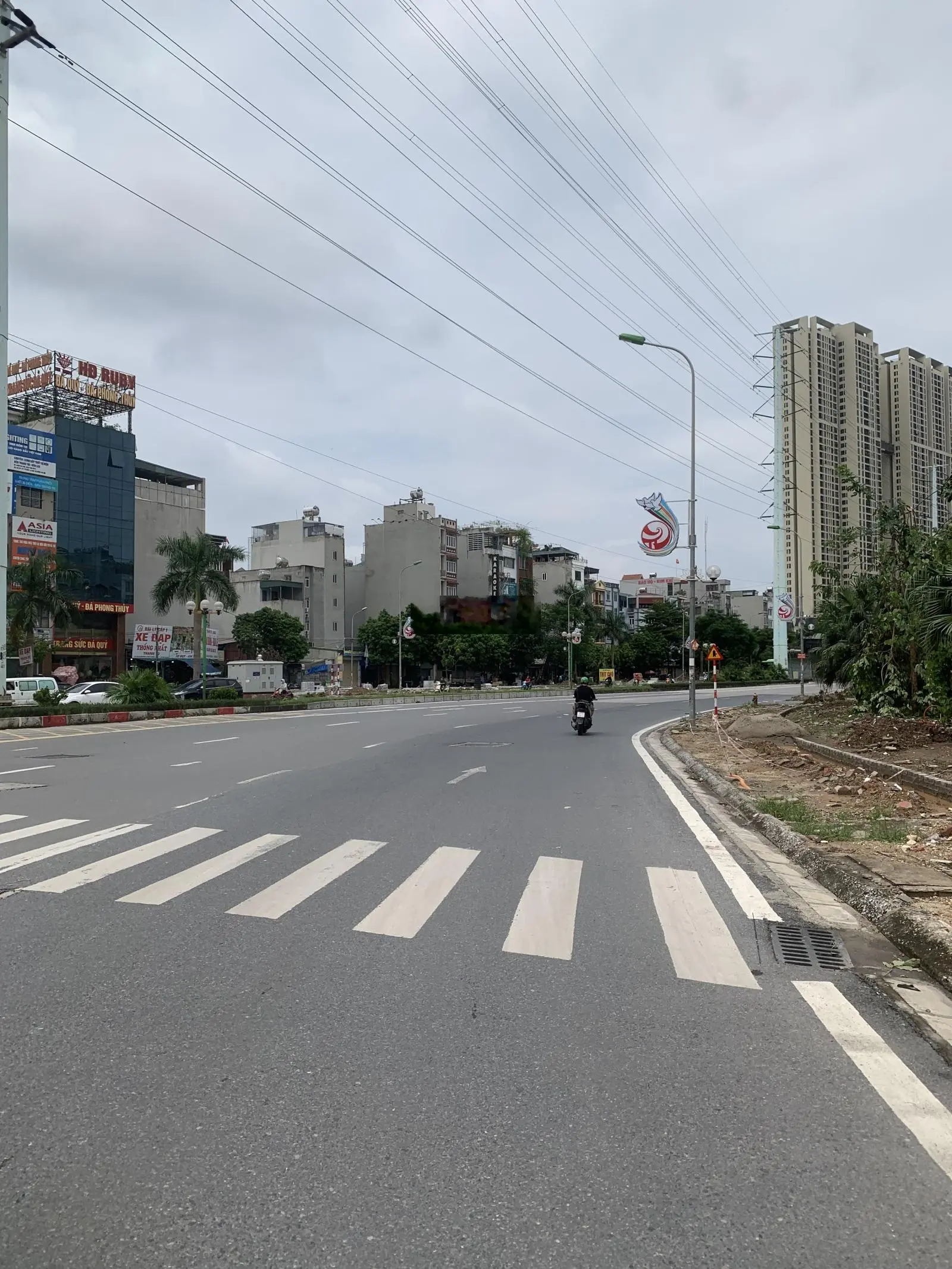 CẦN BÁN GẤP:NHÀ LIỀN KỀ CỔNG ĐỒNG LA KHÊ :PHÂN LÔ VỈA HÈ-KD-SỔ HOA HẬU.5T XÂY 2018:DT48m:MT3,9m.11x