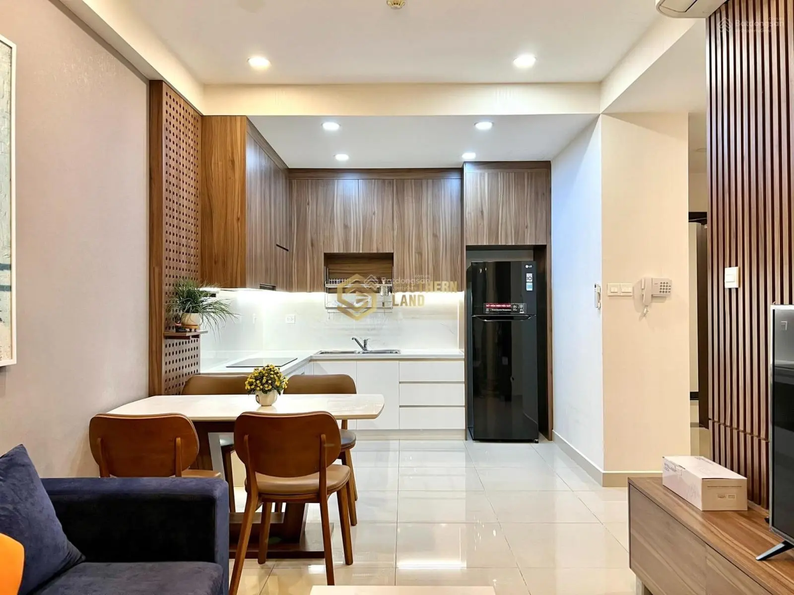 Cần bán căn 2pn - 2wc full nội thất , tháp trung tâm . giá thật xem nhà dễ dàng