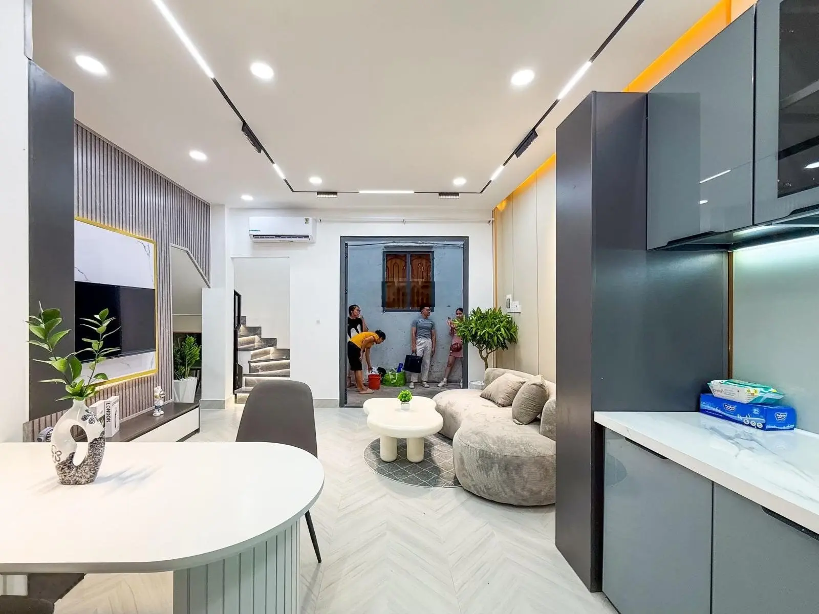 Bán nhà HXH full nội thất trên Đường Phan Văn Trị, phường 11, Bình Thạnh