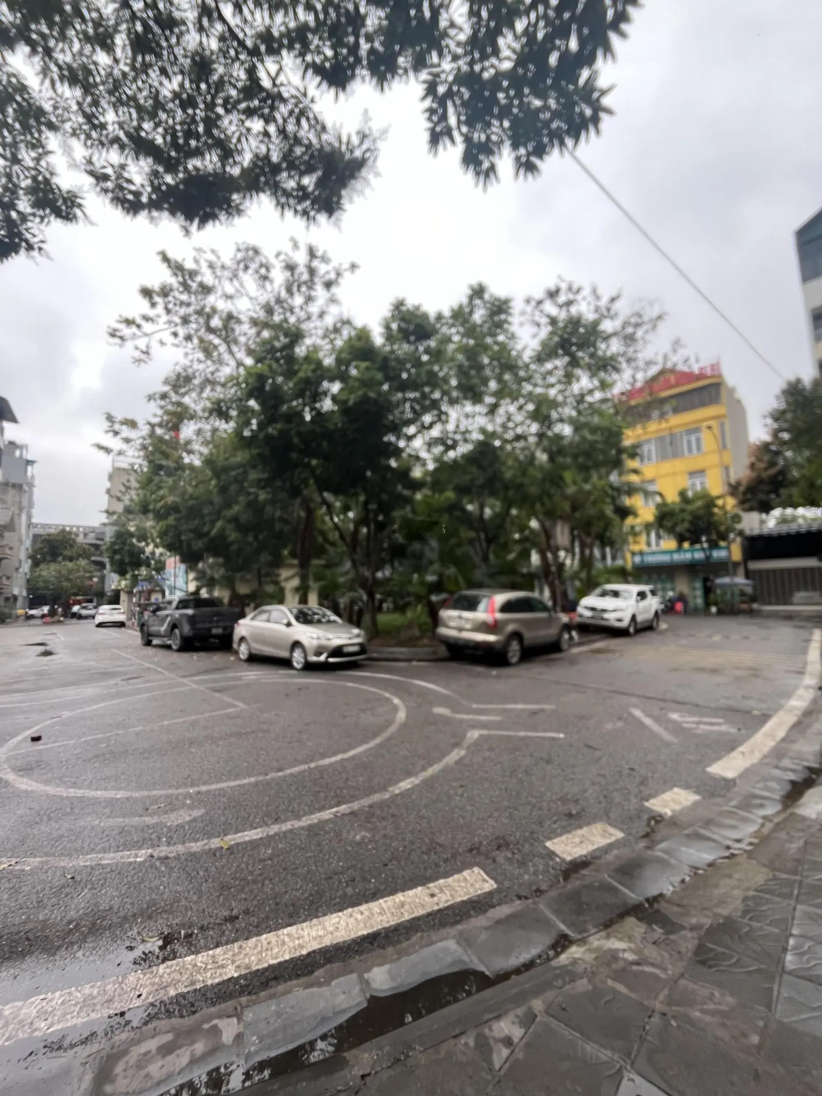 Bán nhà phân lô Nguyễn Văn Linh cạnh Aeon Mall Vĩnh Tuy ô tô tránh ở sướng, nhà đẹp như mới