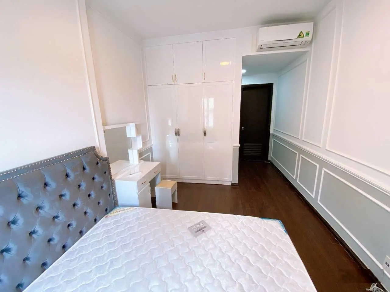 Bán gấp CHCC Central Garden, Q1, giá 3.8 tỷ( Giá thật) 76m2, 2PN, 2WC, có sổ, LH: 0903 318 *** Minh