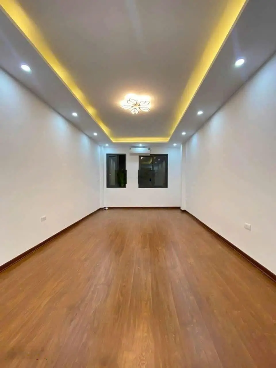 Gốc Đề Minh Khai 33m2 5 tầng, 3 ngủ, ngõ rộng