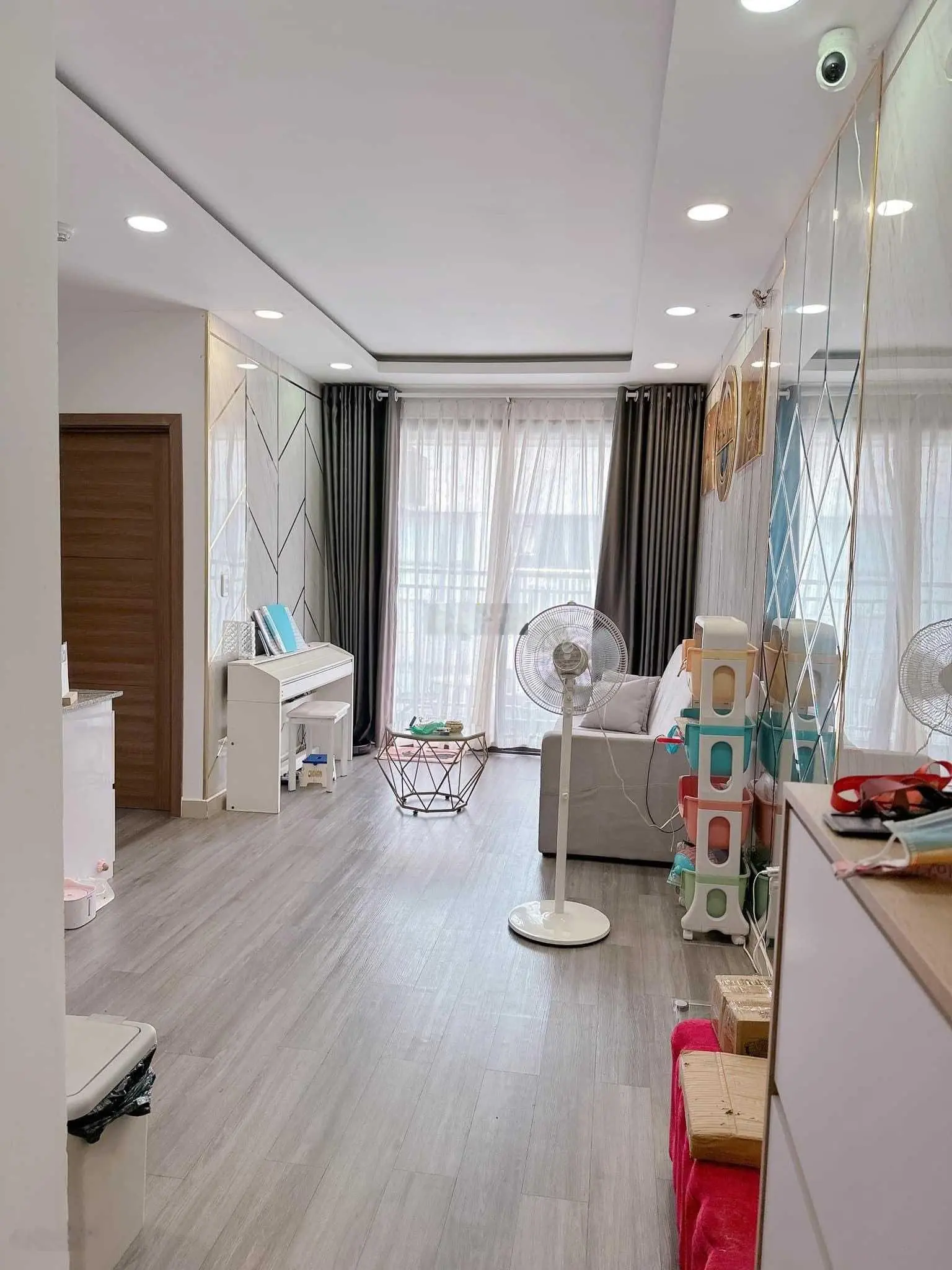 Cần bán gấp CHCC Âu Cơ Tower, Q. Tân Phú, 90m2, 3PN, 2WC, giá 3tỷ450, sổ hồng. LH: 0903 318 *** Minh