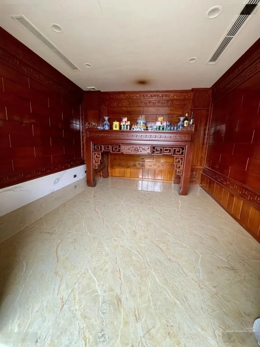 Bán Gấp nhà siêu víp mặt phố Phạm tuấn tài 65m2 x 8 mặt tiền 5.6 m ô tô tránh Văn phòng cực víp