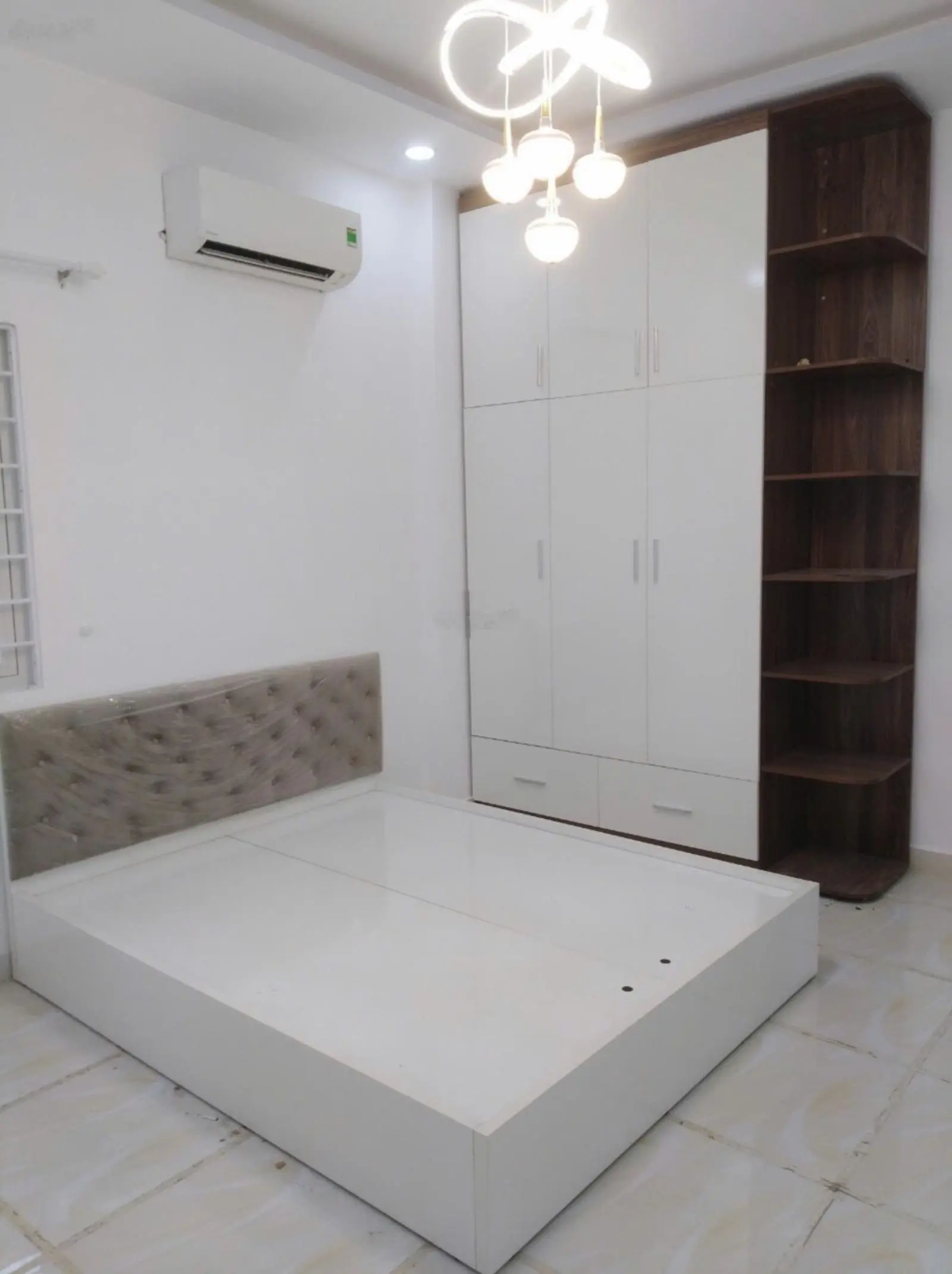 Bán gấp nhà Bành Văn Trân Tân Bình 4m x 14m 5 tầng chỉ 6 tỷ.