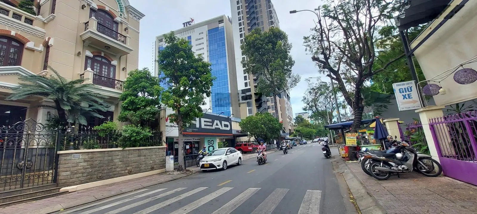 Nhà đẹp mới XD, có thang máy, ngay công viên HVT, gần sân bay, Đ. Phạm Văn Hai, TB, DT 6,85x9,2m
