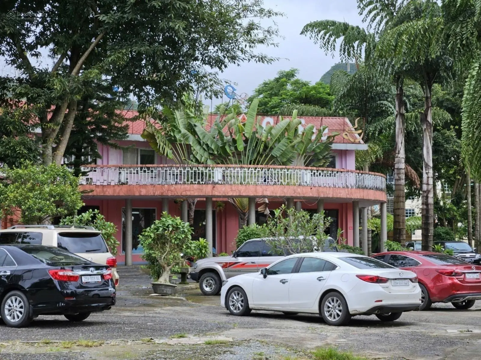 Bán khách sạn Lai Châu, 2200m2, 6 tầng, 50 phòng, sổ riêng, 27 tỷ