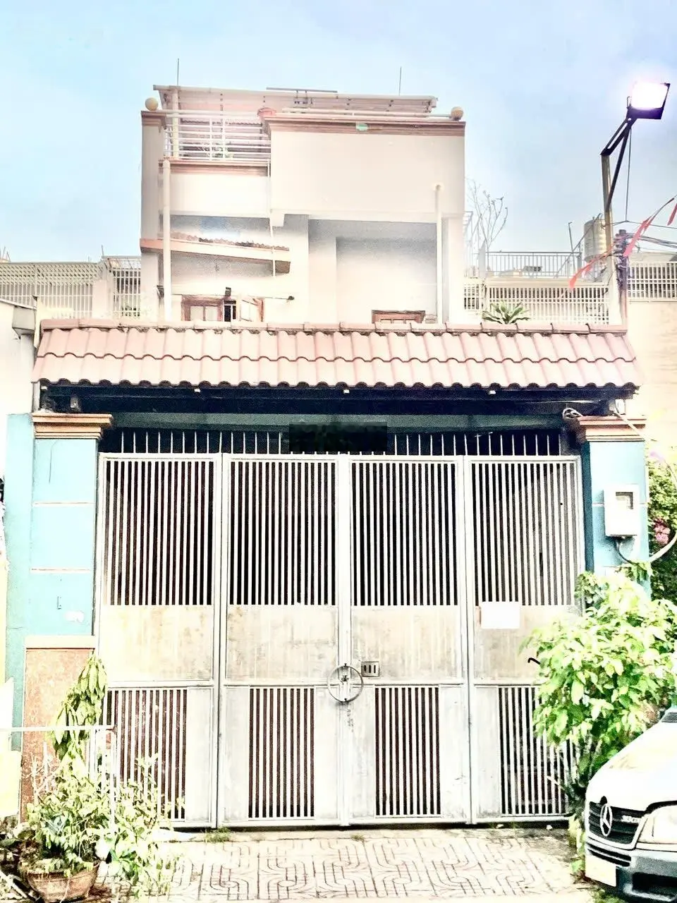 Bán nhà đất diện tích lớn (5x28m), mặt tiền đường 12m, phường 15, Tân Bình