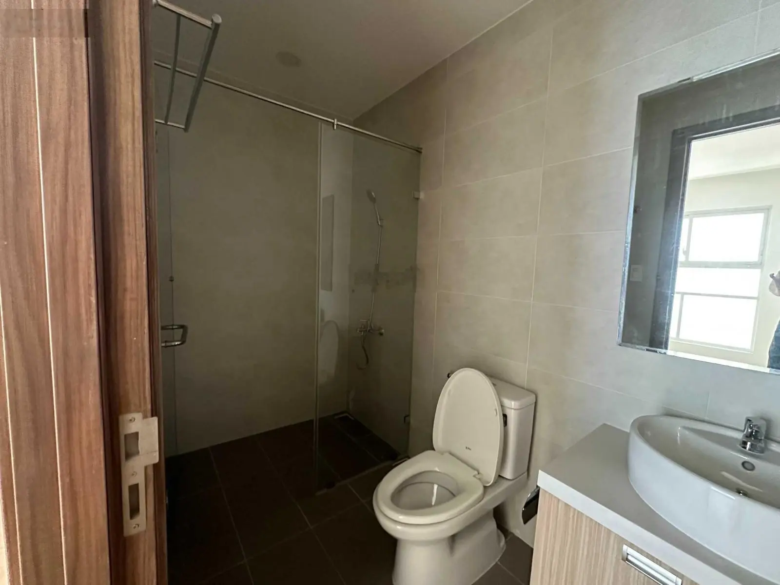 Bán căn hộ cao cấp The View suất nước ngoài sổ hồng, 2PN - 2WC 61m2 1,95 tỷ tầng cao, nhà mới 100%