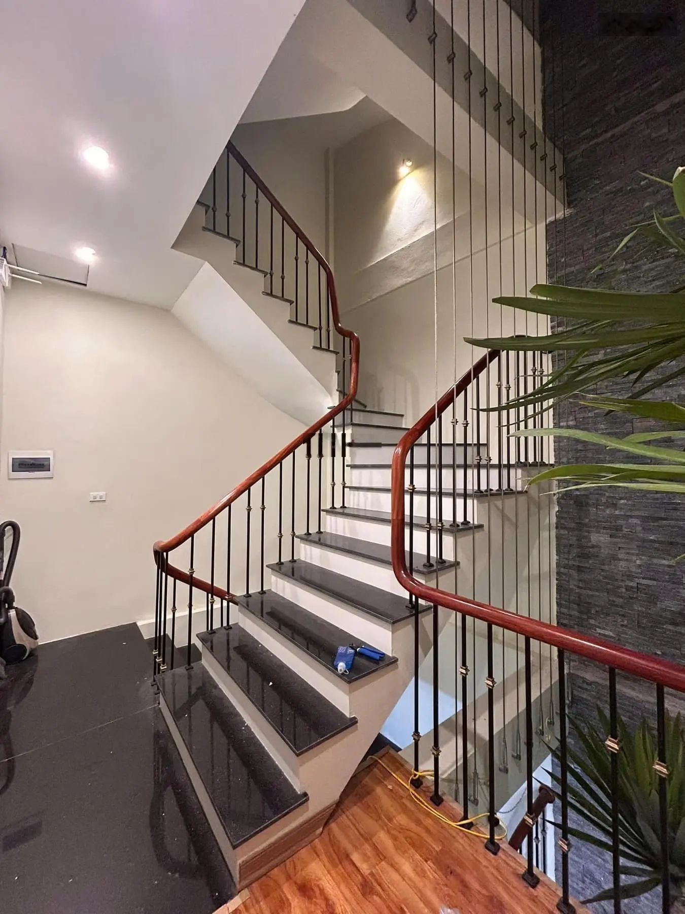 Bán nhà vip Thái Thịnh Đống Đa,ô tô đỗ cửa,kinh doanh đỉnh cách ô tô tránh 20m 50m2/7T/4mMT 12tỷ Tl