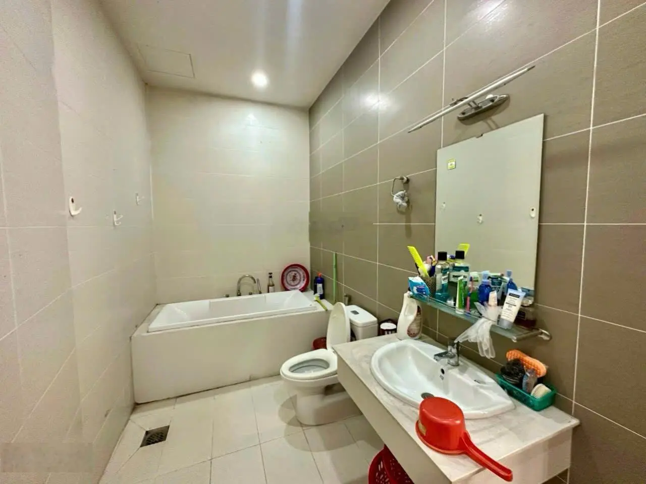 NgỘp Giảm 1 Tỷ- Bán Nhanh nhà Mặt Tiền Kinh Doanh khu D2D. 3 lầu. Ngang 5x18, nở hậu 8,9m. DT125m2