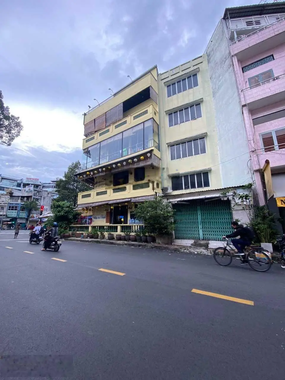 Tôi cần bán nhà 2 mặt tiền ngay Trần Hưng Đạo, Q1, 4x16m, HĐT: 50tr, giá giảm còn 14 tỷ
