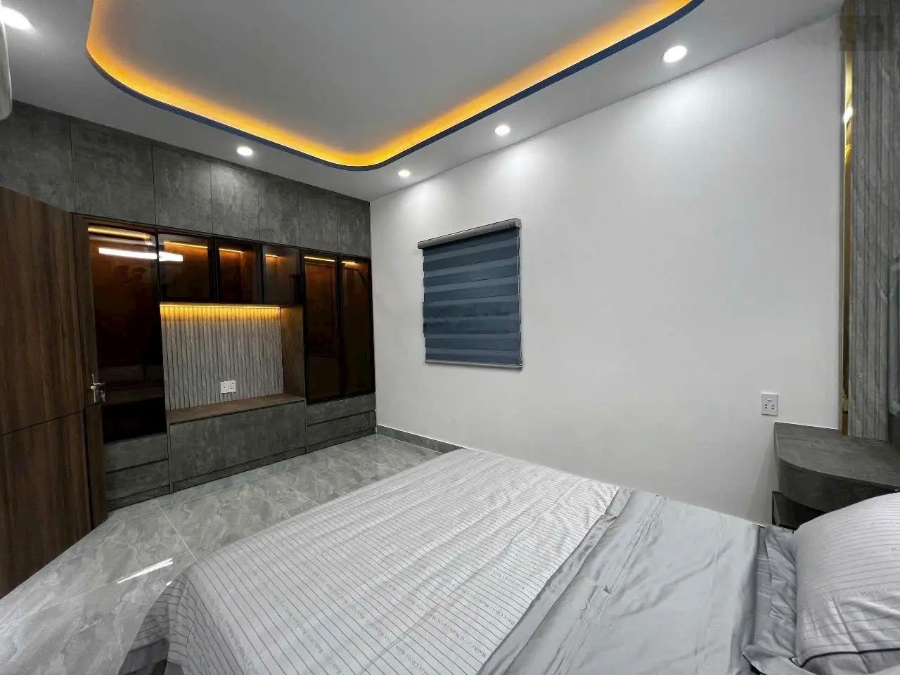 Nhà mới xây thiết kế hiện đại xe hơi ngủ trong nhà đường Huỳnh Tấn Phát - TT Nhà Bè
