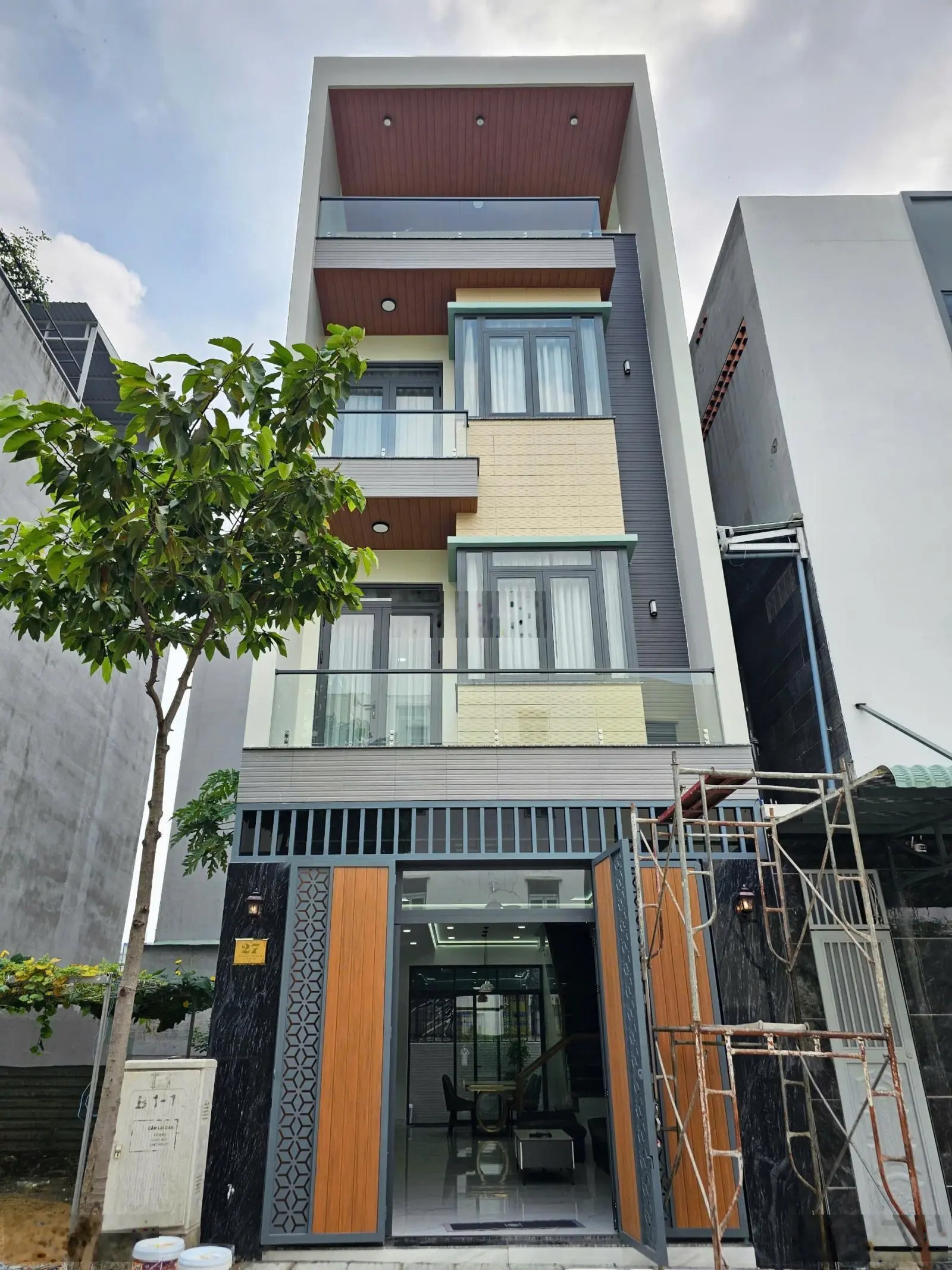 Nhà hoàn công: 6tỷ200, nhà 1 trệt 3 lầu full nội thất KDC đẹp cạnh Làng Đại Học Quốc Gia TP. HCM