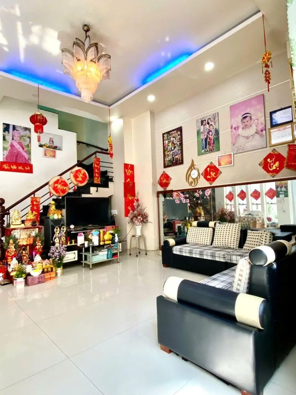 Nguyễn Súy, Tân Quý , gần chợ Tân Hương, hẻm xe Hơi vào nhà, Villa : 3 tầng, 112 m2, DT : 7x15.5m,