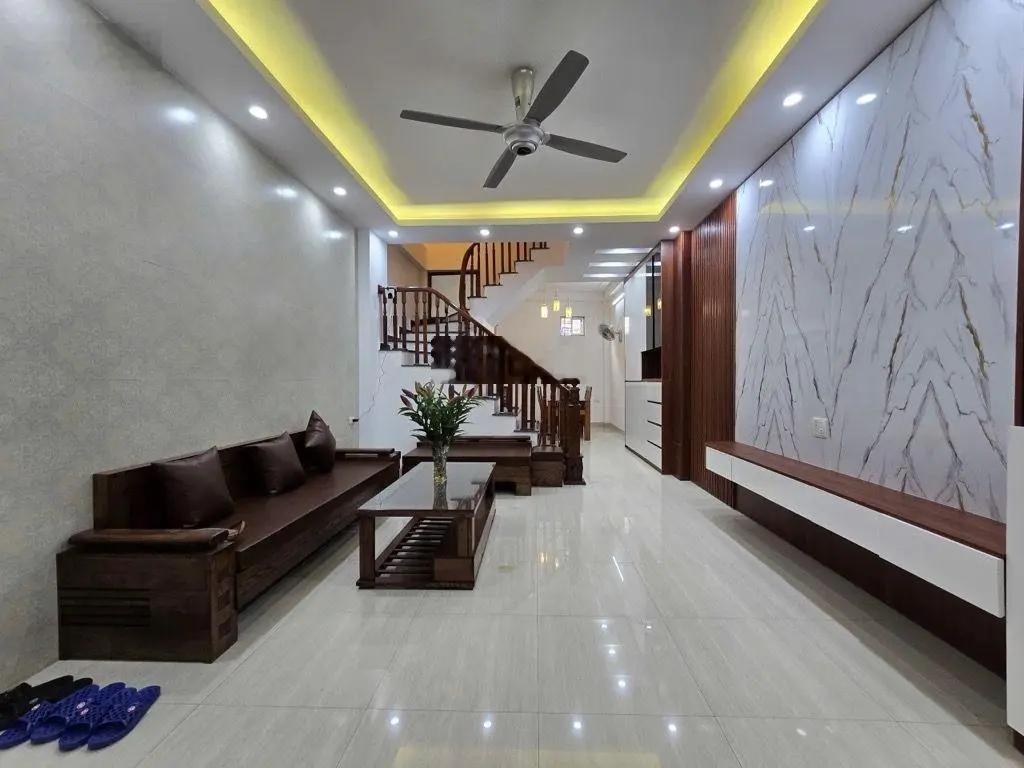 Bán nhà 6 tầng . dt 48m mt 6m giá chào 6 tỷ 380tr . phố sài đồng vũ xuân thiều long biên chủ xây