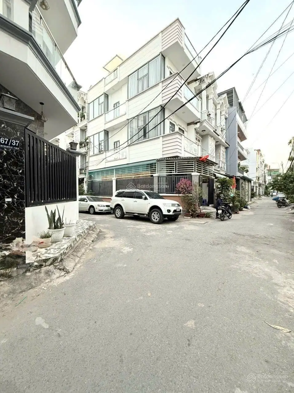 Bán nhà 4 tầng mặt tiền hẻm 67 Đào Tông Nguyên. Hẻm xe hơi 6 m thông tứ phía. Giá 5.3 tỷ tl