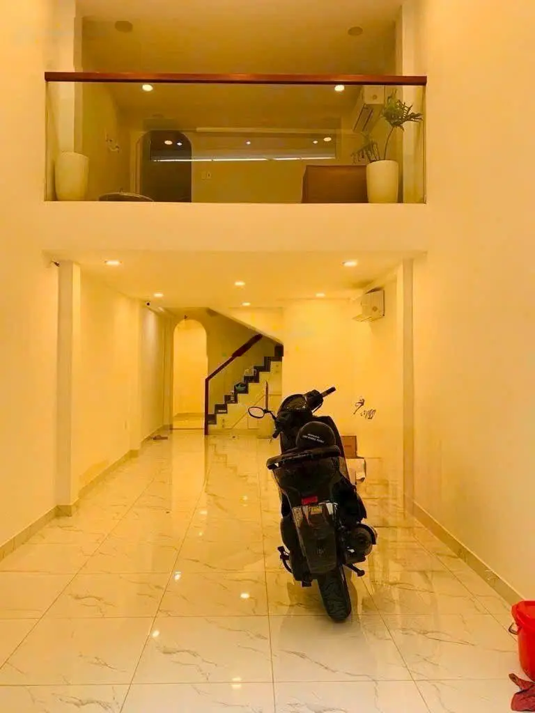 Giảm 1tỷ còn 8.9tỷ, huỳnh văn bánh phú nhuận hxh dòng tiền 240tr năm.46m 4tâng 4pn .