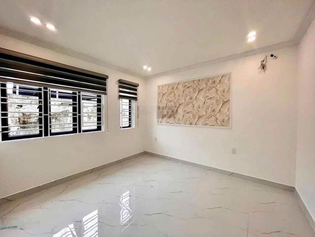 Dãy siêu phẩm sát mặt đường Thiên Lôi - Aeon. Ngõ oto qua lại 4,09 tỷ