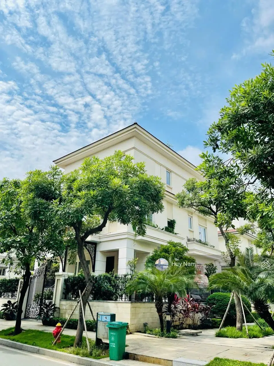 Siêu phẩm - căn biệt thự saroma sala góc 2 mặt tiền - nội thất cao cấp - 331m2 - giá chỉ 270 tỷ