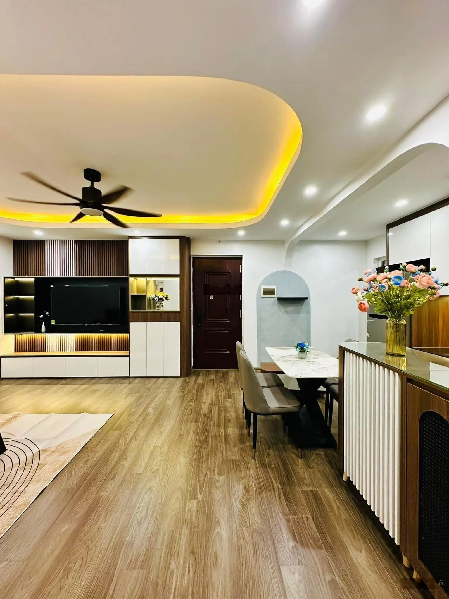 Cần bán chung cư CT4A1 Linh Đàm căn góc 2 mặt thoáng