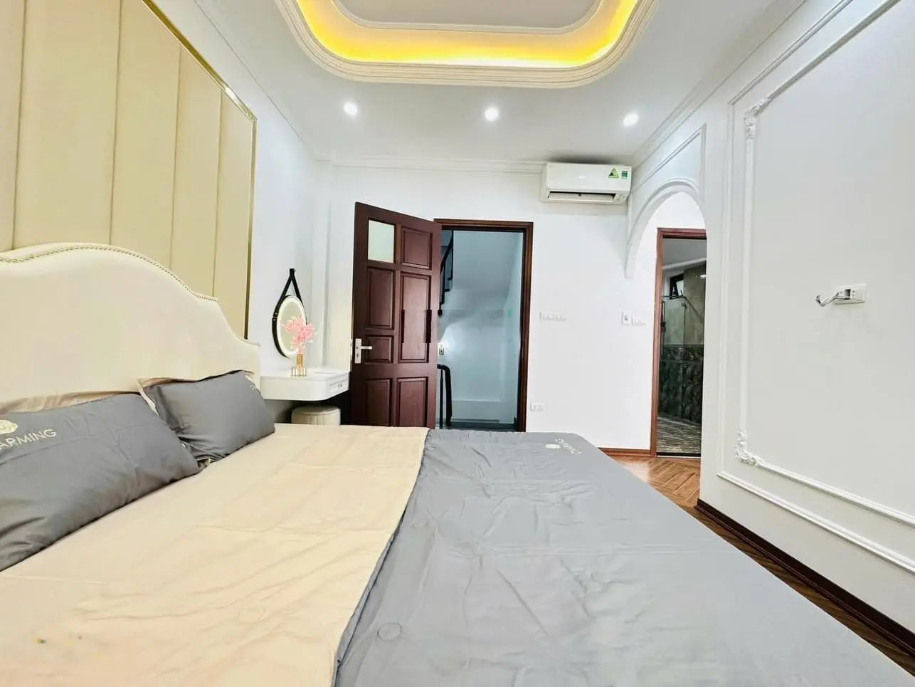 Bán nhà đội cấn tt ba đình - diện tích 45m2x5t- oto đỗ cổng-full nội thất- giá 9.6 tỷ