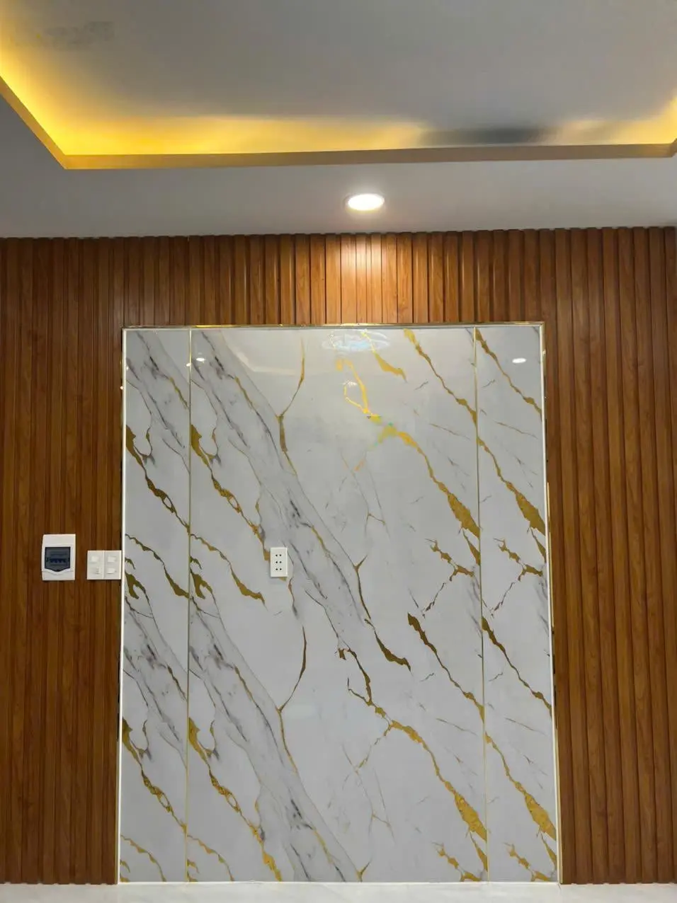 * Bán NR Đình Phong Phú, Q9. DTSD: 86.6m2, 2Lầu, SHR, Hoàn công, Nở Hậu, Nhà Mới, Ở ngay, Nhỉnh 4tỷ
