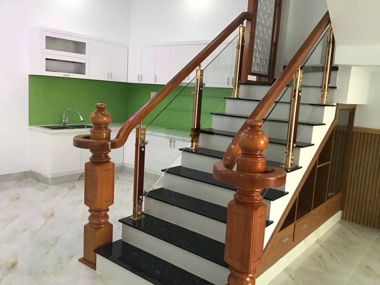Nhà 3 tầng mới 100% vĩnh hiệp cách đường 23/10 chỉ 30m giá tốt!