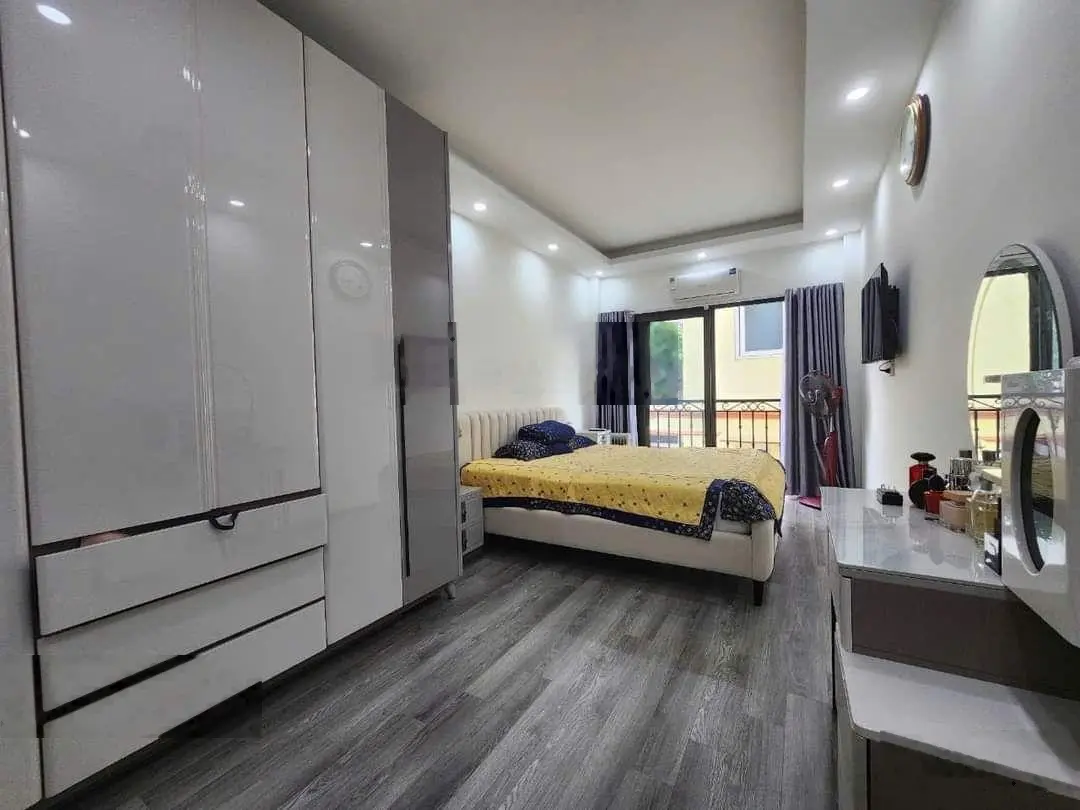 Nhà mới , full nội thất Phố Đội Cấn 36m nhà 6 tầng mặt tiền 3.8m giá chỉ 7.5 tỷ