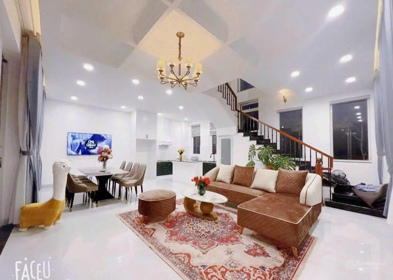 Villa sân vườn góc 2MT Trịnh Hoài Đức P11 200m2 3 tầng khai thác 80 - 100tr/tháng view thoáng đẹp