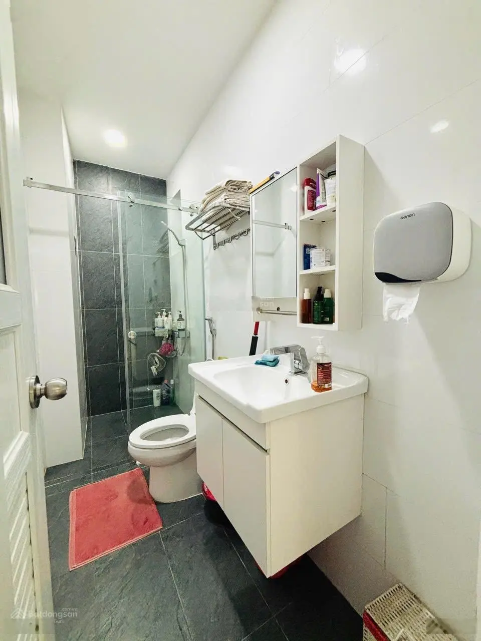 Chị chủ định cư bán gấp nhà 1 trệt 1 lửng mới xây, hoàn công 110m2 (4,5x 25m) nhựa 5m giá 4,6 tỷ
