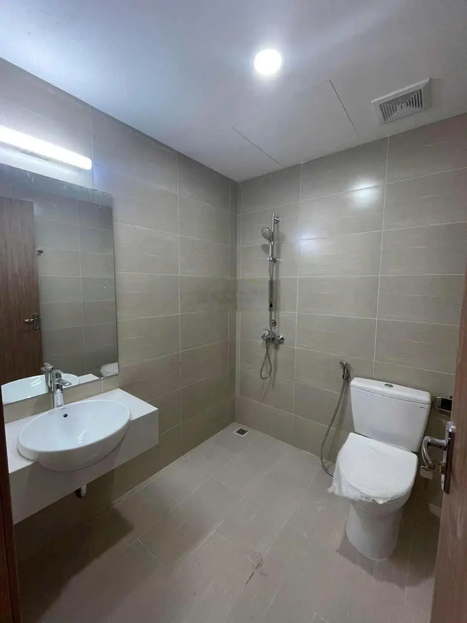 Bán nhanh căn hộ 3PN 2VS, diện tích 109m2, ban công ĐN, giá: 5.1 tỷ Le Grand Jardin Sài Đồng