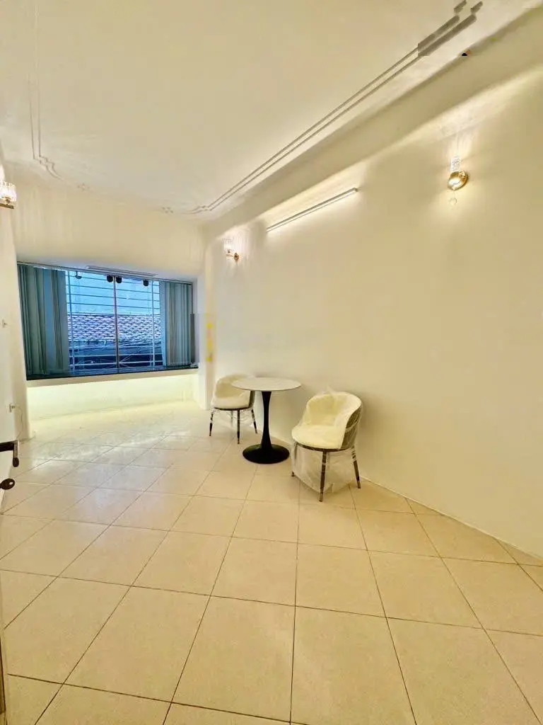 Nhà Đẹp - Hơn 5 tỷ - 5 Bước ra Hồ Tây - Nhà Đẹp - Ngõ Rộng