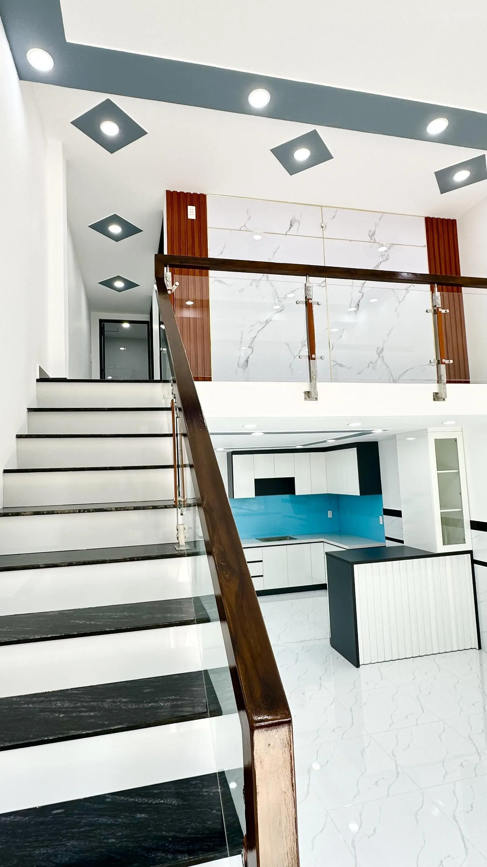 Bán Nhà 2 phòng ngủ gần chợ Xuân Thới Thượng