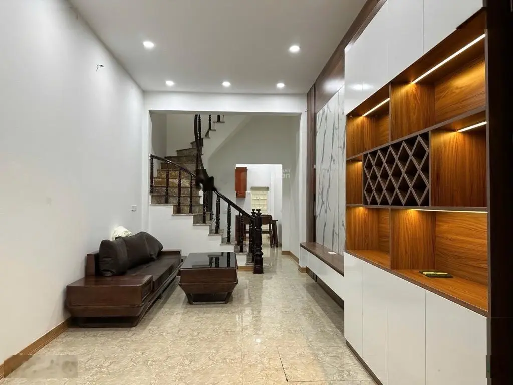 Bán nhà dân xây Ngọc Thuỵ, ô tô đỗ cửa DT 40m2 full nt
