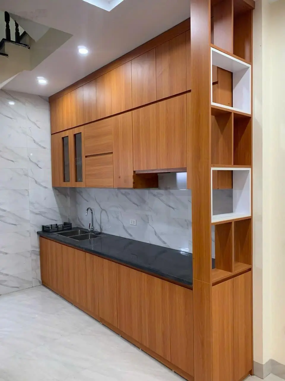 Bán nhà Tổ 12 cạnh khu đô thị, 20m ra đường ô tô tránh nhau, 5 tầng 4 phòng ngủ full nội thất