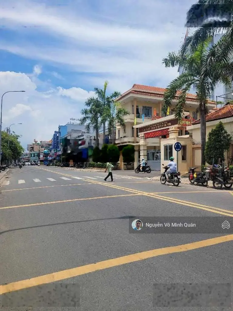 Biệt thự mặt tiền thị trấn Hóc Môn. Ngay chợ Hóc Môn. DT 11mx35m. 385m2. 3 tầng. Nhỉnh 12tỷ TL