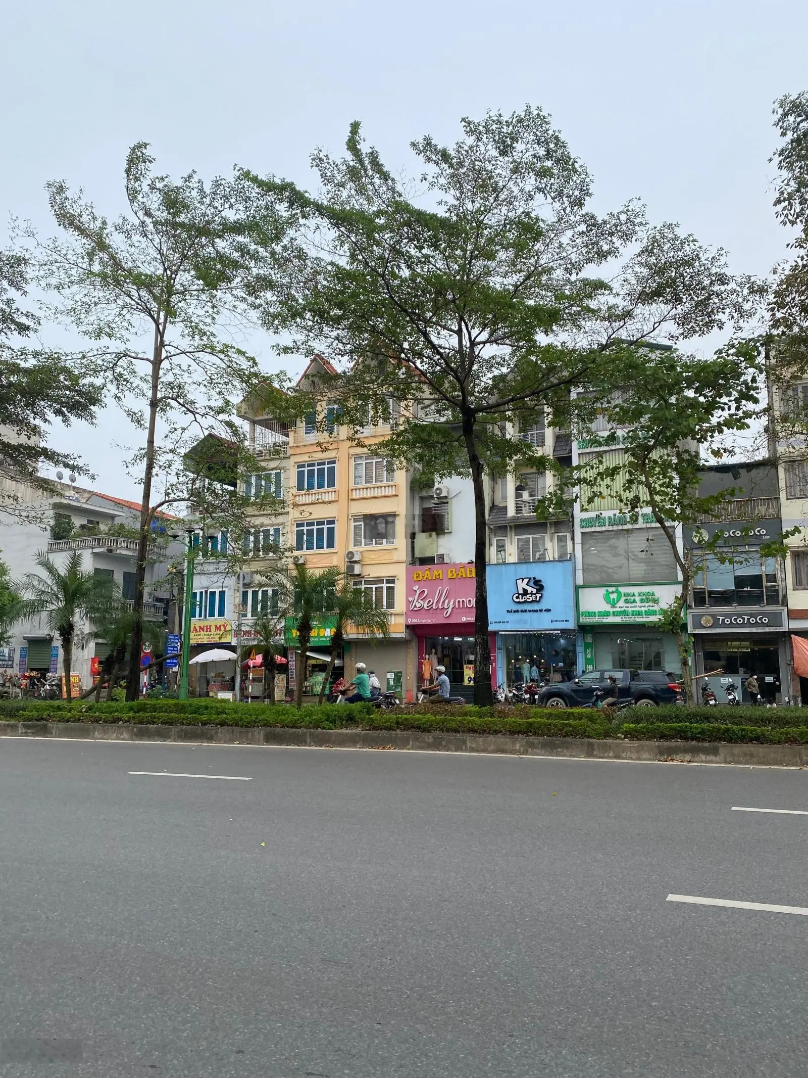Chính chủ bán nhà mặt phố Ngô Gia Tự DT 112m2, MT 6m, vị trí kinh doanh, vỉa hè, view vườn hoa
