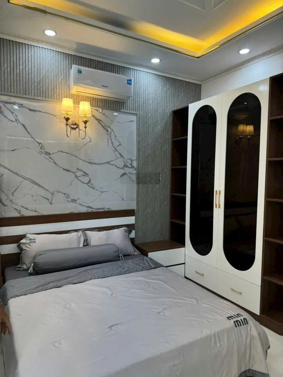 Nhà mới 4 tầng 4 phòng 5 wc - Tặng full nội thất - Xe hơi đậu trong nhà - Hoàn công đủ -Dân trí cao