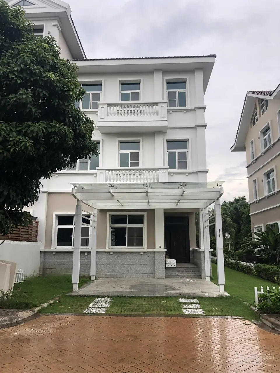 Biệt thự song lập khu compound Chateau căn góc 03 tầng. LH Em Lena 0932890098