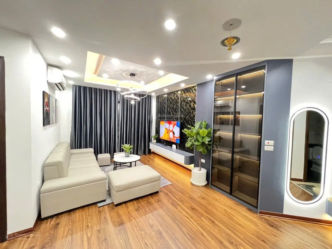 Chính chủ gửi bán gấp căn hoa hậu thiết kế 3 ngủ, tầng trung, căn góc 2 mặt thoáng, hướng siêu mát
