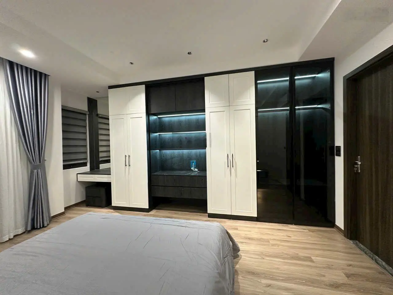 Bán căn nhà Phố Trạm - diện tích xây dựng 40m2 x6 tầng, thằng máy, Ô tô 7 chỗ vào nhà thêm 5 con SH