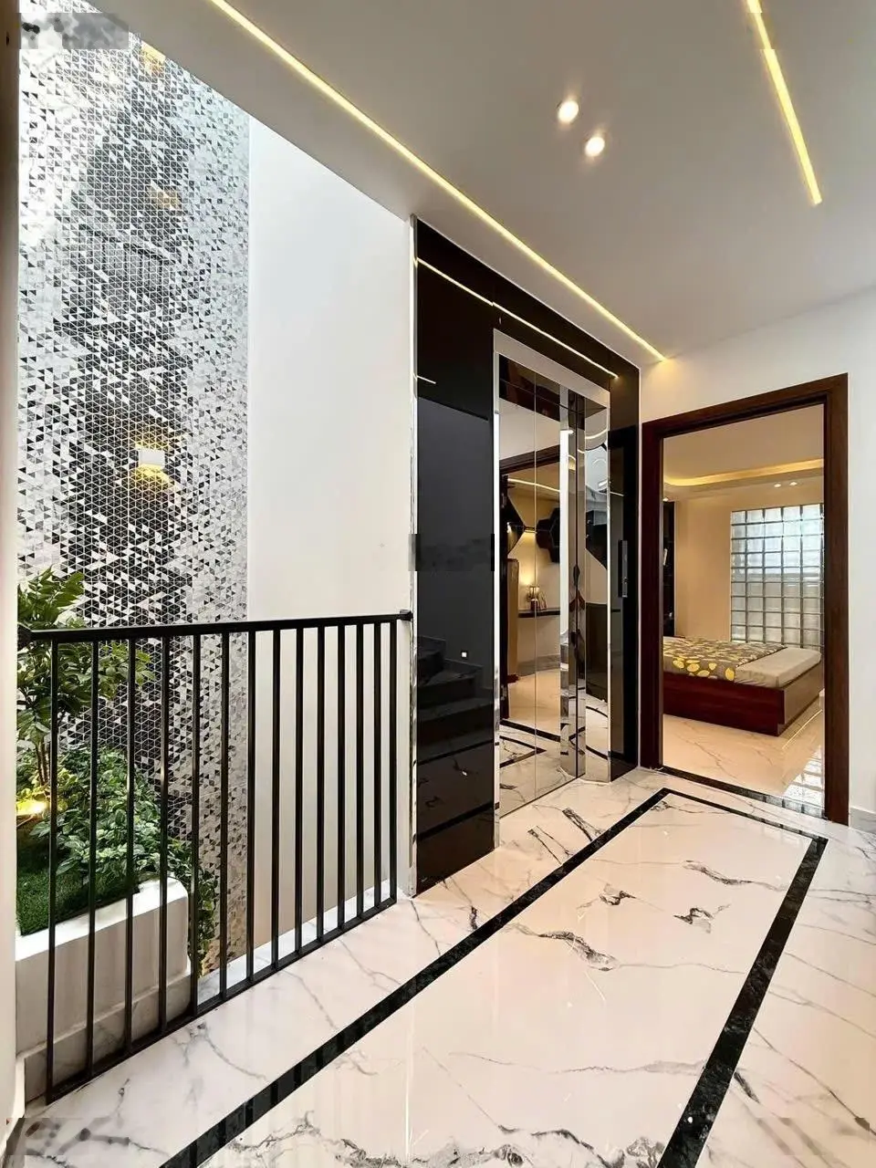 Mới xây dựng dọn ở liền ngay đường Lý Thái Tổ, Q10 - Giá 3 tỷ 990 / 60m2. Xe hơi trước nhà. Sổ sẵn