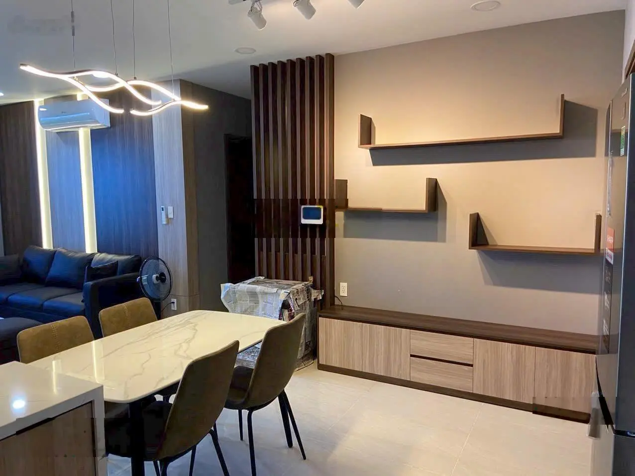 Gia đình cần bán CH Central Plaza 65m2, 2PN, căn góc, SH vĩnh viễn. Giá thật nhà thât: 4.05 tỷ TL